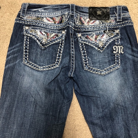 Miss Me Denim - BEJEWELED MISS ME CUFFED CAPRI SIZE 31